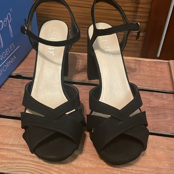 Dressy Sandals Strappy Thick heels Black Size 8.5 - Picture 2 of 7